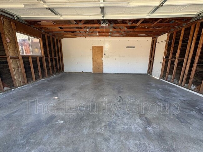 947 W Seeger Ave