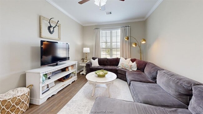 Photo - 2143 Big River St