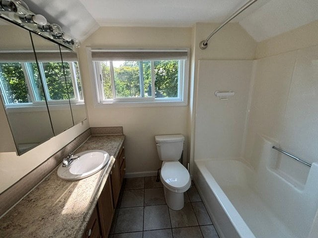 Photo - 348 Nayatt Rd