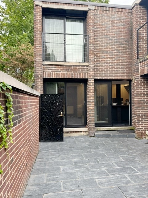 2321 N Geneva Terrace