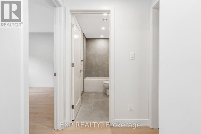 Photo - 1267 Summerville Ave