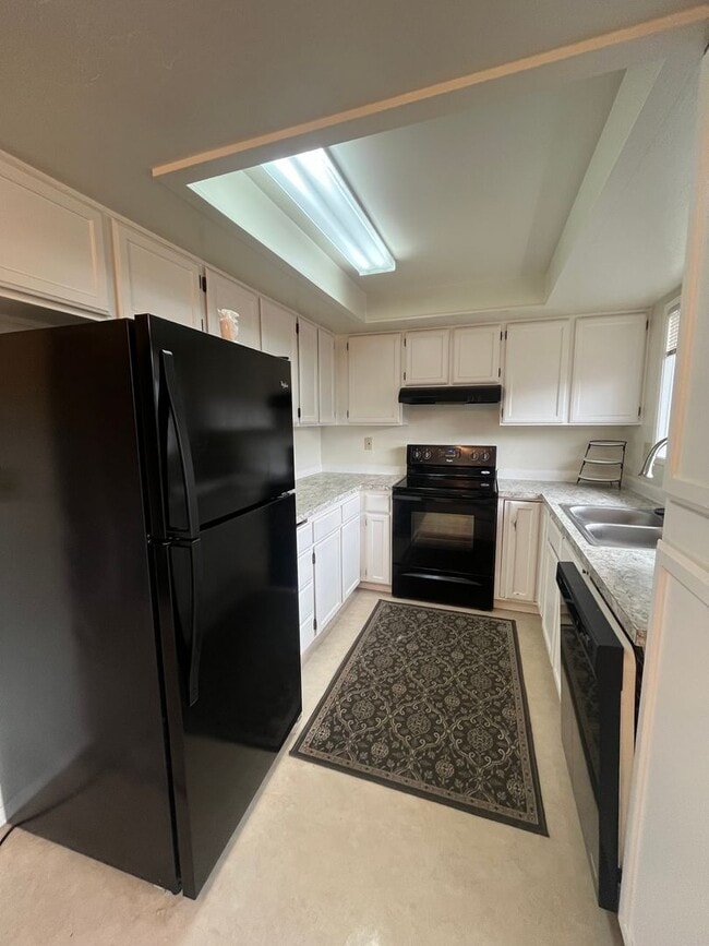 Photo - 3-Bedroom 1 1/2 Bathroom Condo in West Eugene