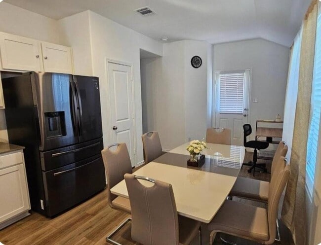 Photo - 215 Canley Lp