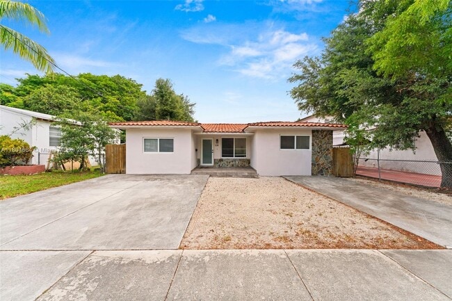 Photo - 2311 SW 2nd St Casa