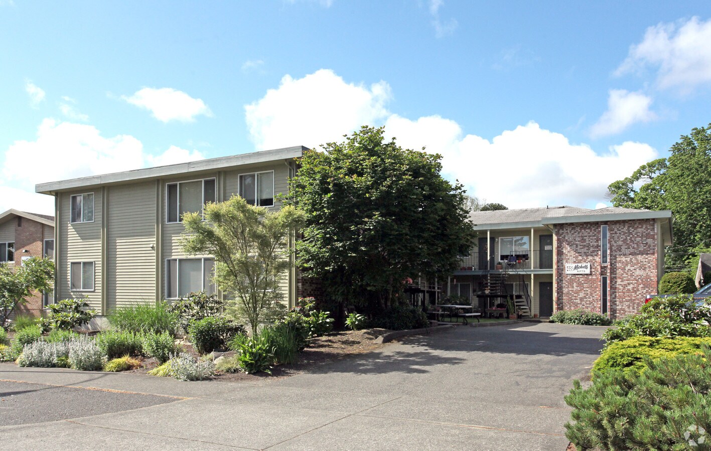 Photo - Michelle Apartments