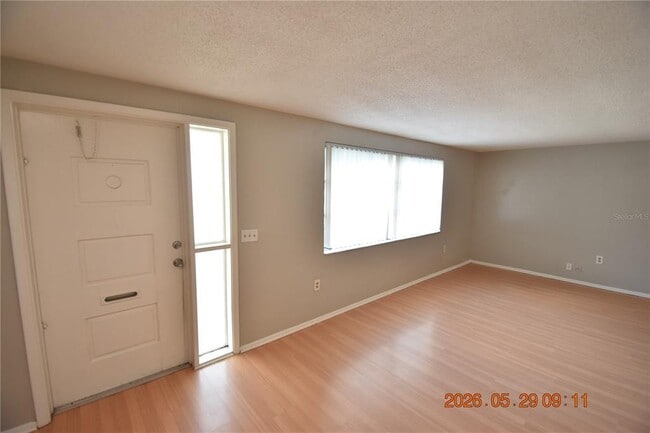 Photo - 10816 Piccadilly Rd
