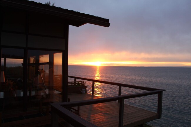 Stunning Furnished Water View Home on West... - Stunning Furnished Water View Home on West...