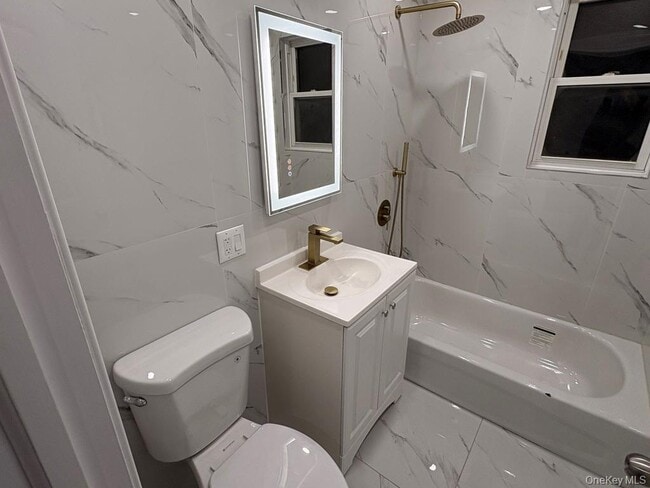 Photo - 2819 Schurz Ave