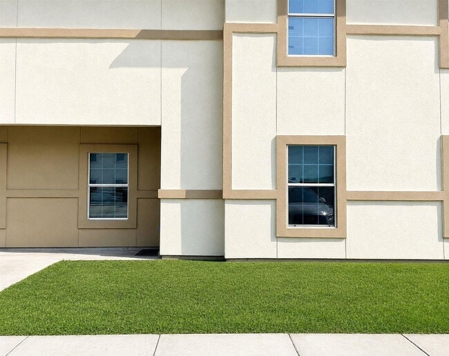 Building Photo - 1014 Ranchway Dr Unit A2
