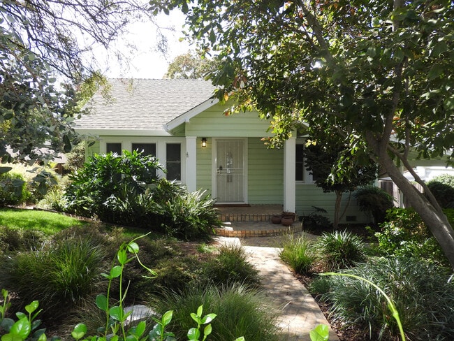Building Photo - Beautiful home in Historic Folsom!