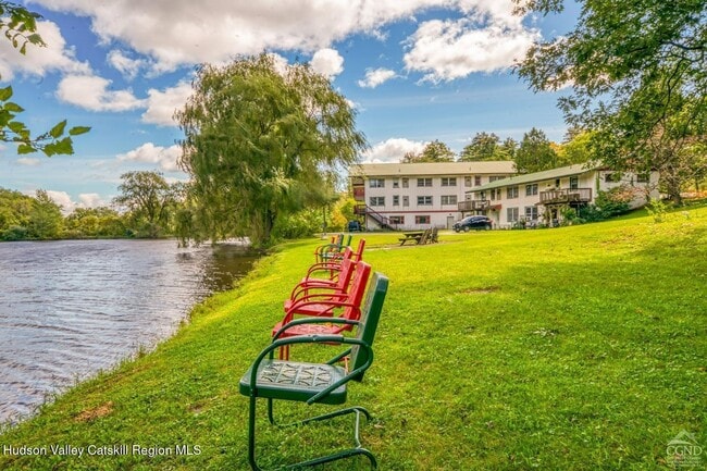 Building Photo - 866 Mountain Ave