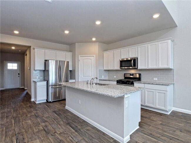 Photo - 401 Rainmaker Ln