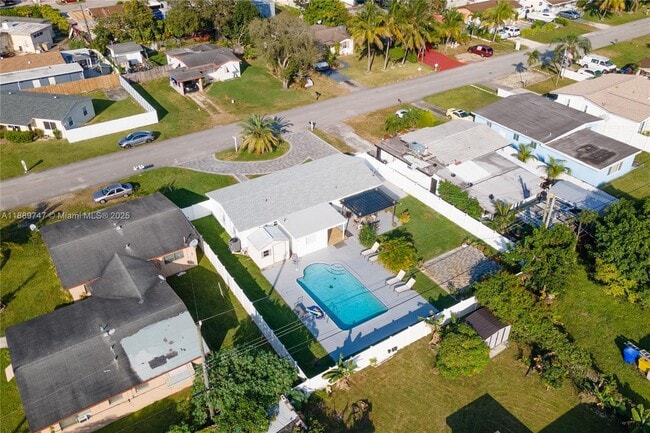 Photo - 6390 Plunkett St