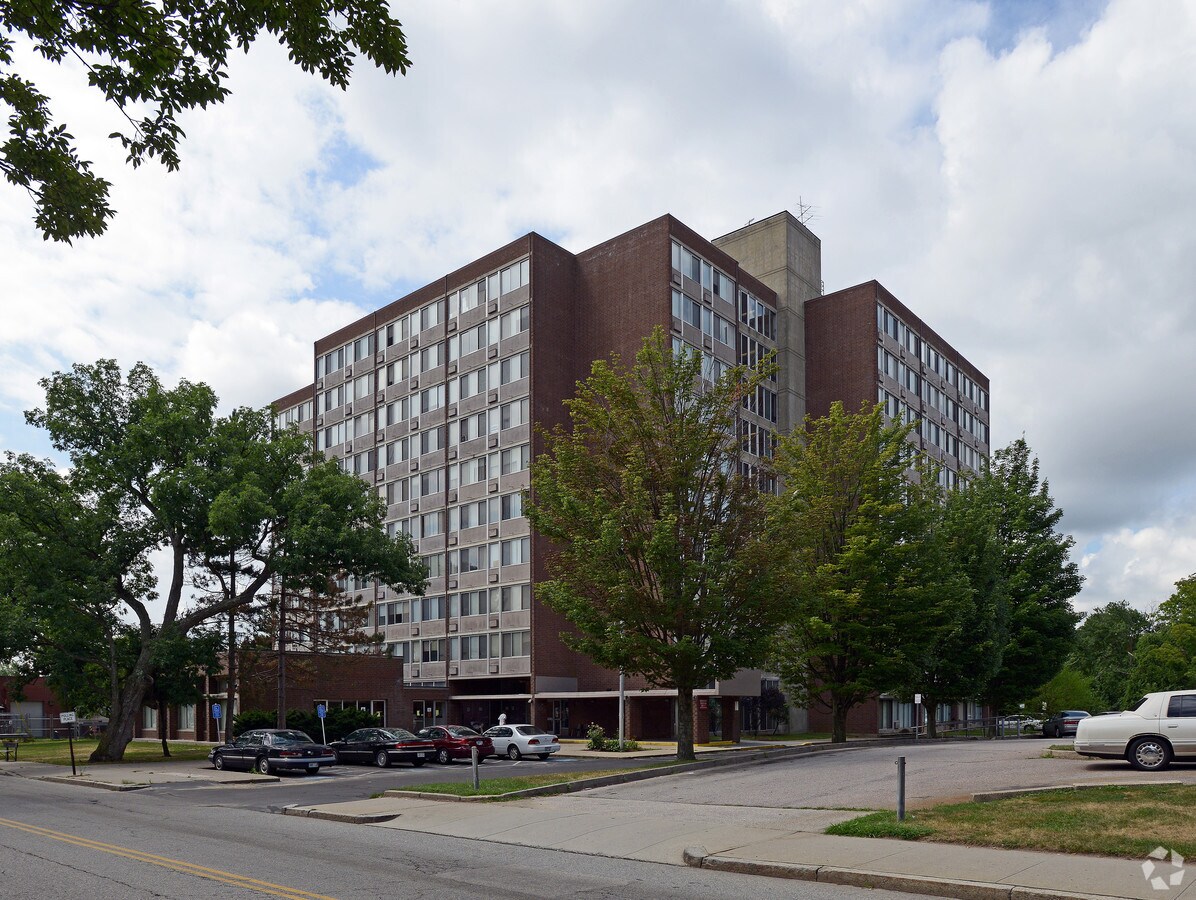 Charles Place Apartments - Charles Place Apartments