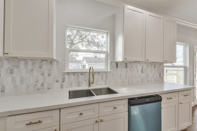 Building Photo - 501 W Francis St