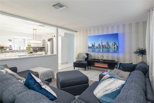 Photo - 5640 Hayes St