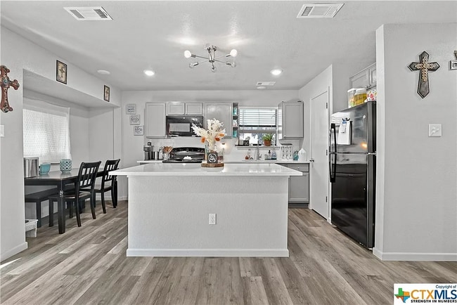 Photo - 1802 Leisha Dr