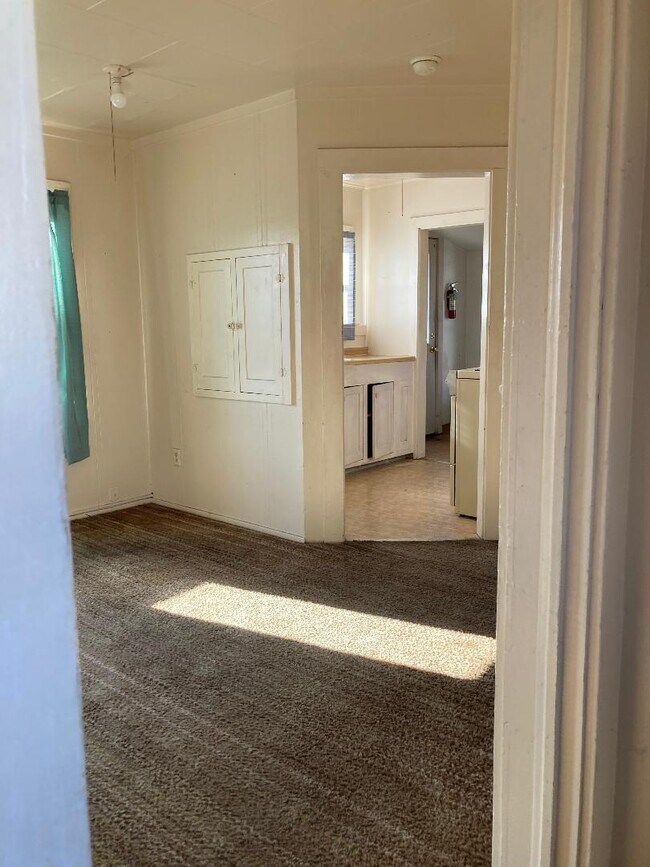 84 Center St