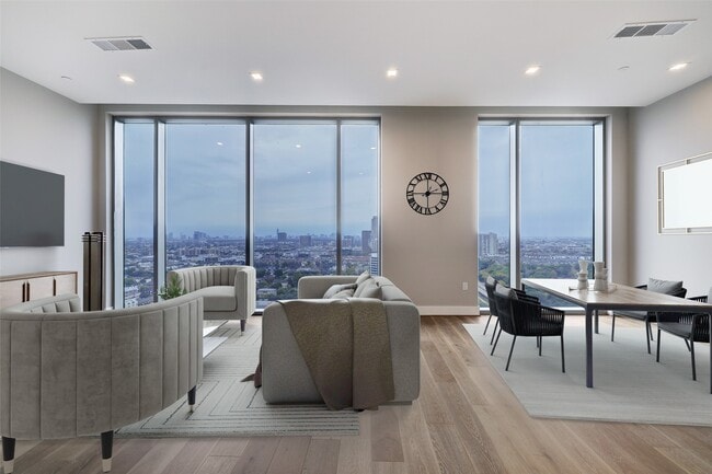 Building Photo - 1711 Allen Pkwy Unit 2203