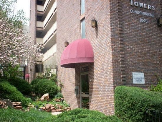 Building Entrance - 1045 Pennsylvania Street Unidad 205