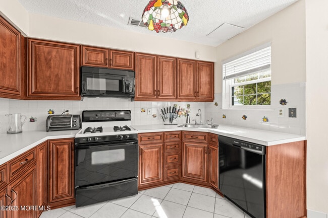 Photo - 39 Gimbel Pl