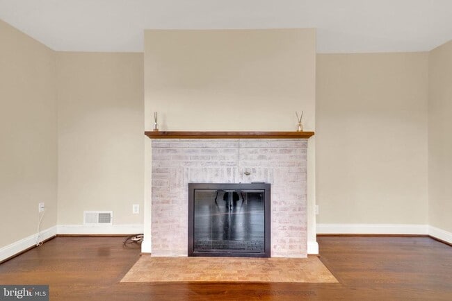 Photo - 805 31st St S