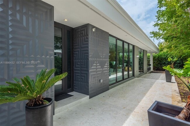 Photo - 4675 NE 2nd Ave