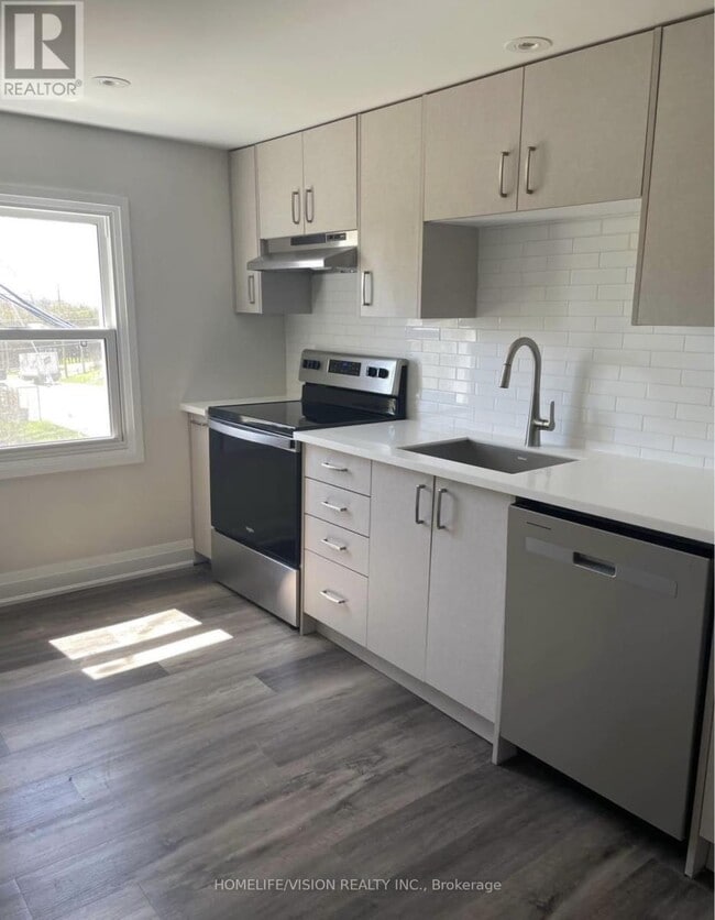 Photo - 6273 Yonge St