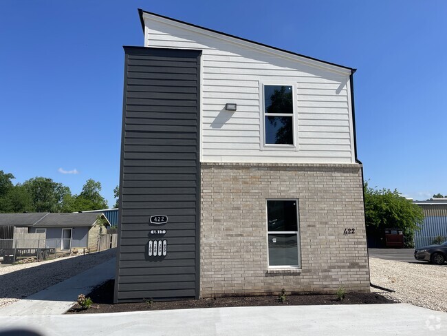 Building Photo - 422 E Houston St Unit 100 Rental