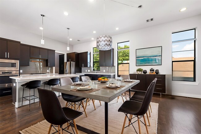 Photo - 1705 Weber St