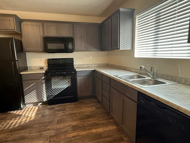 Photo - 98 E 670 N St