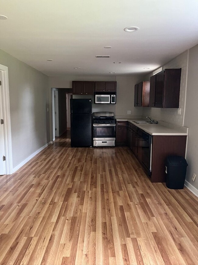 Building Photo - Skiritai 1037 Polk, LLC