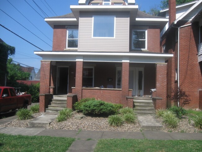 Building Photo - 919 13th St Rental