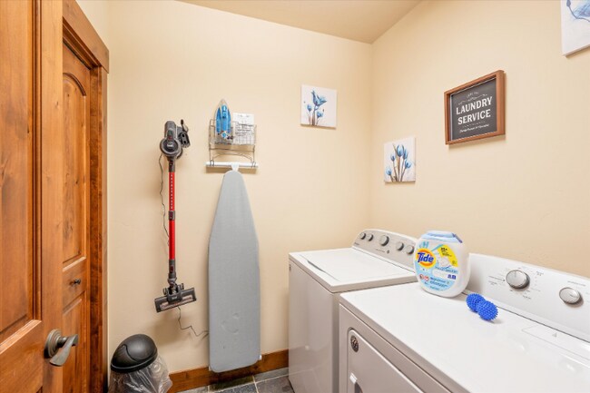 Photo - 669 Commerce St