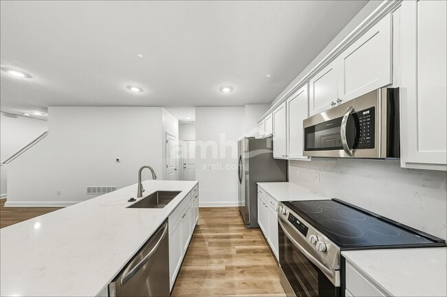 1095 Broyles Xing SW