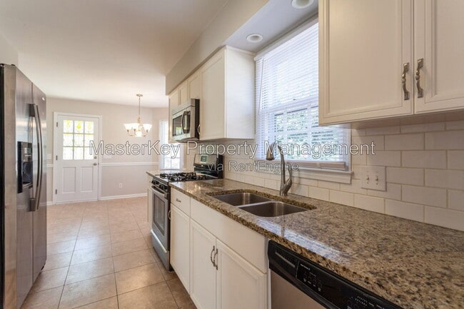 Photo - 702 Buckingham Rd