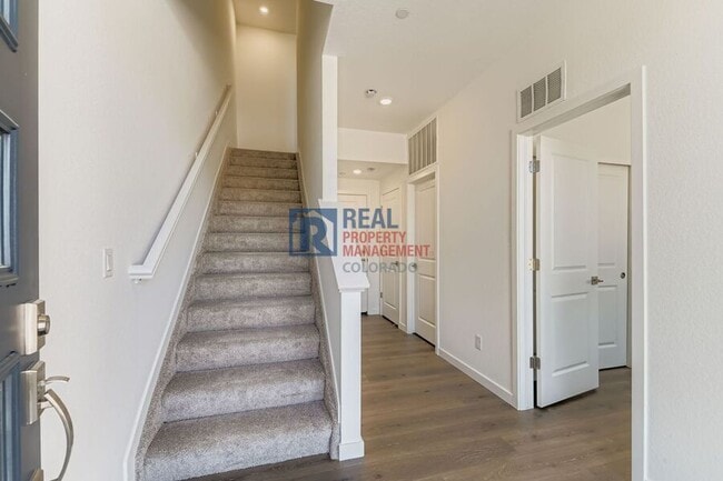 Photo - 1747 Peak Lp