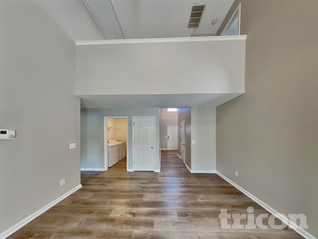 5702 Colonnade Dr