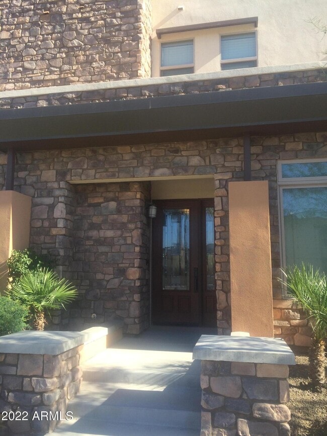 4855 N Woodmere Fairway