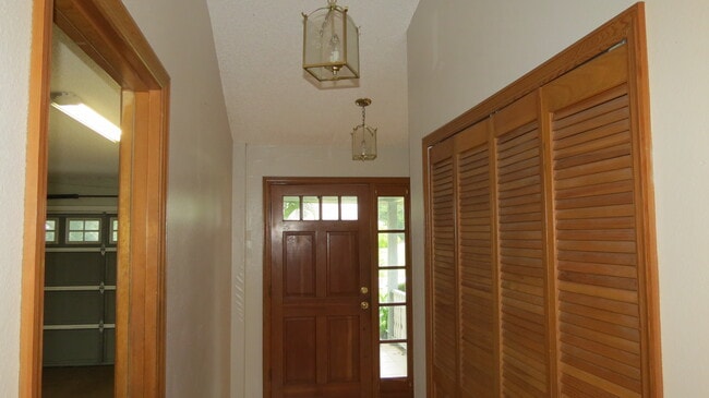 Building Photo - 1340 Woodlake Circle Rental