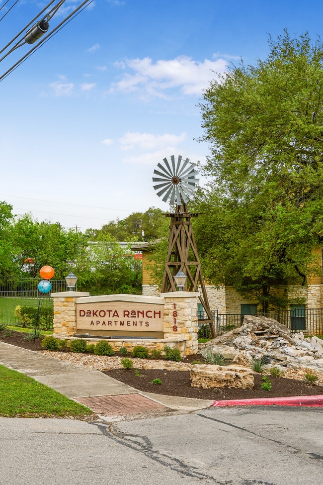 Photo - Dakota Ranch Student Apartments