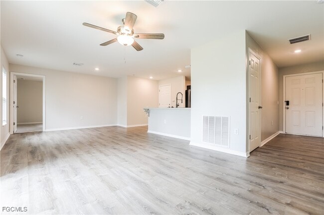 Photo - 1089 Knotty Pine Ave