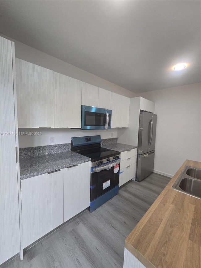 Photo - 568 NW 7th St