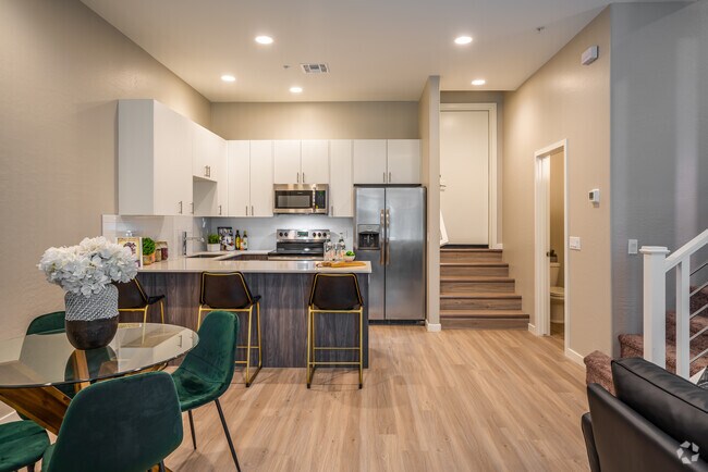 3HAB, 2,5BA - 1426SF - Monarch Luxury Townhomes - VIRTUAL & IN PE...