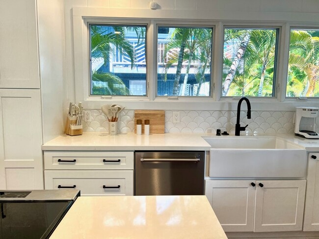 quartz counter tops and stainless steel appliances - 156 N Kalaheo Ave