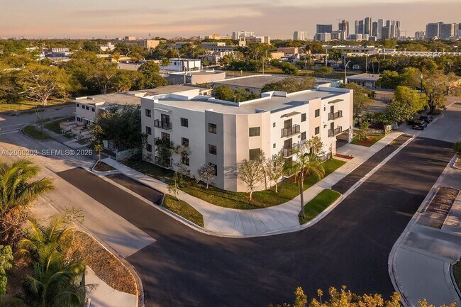 Building Photo - 5423 NE Miami Ct Unit 7
