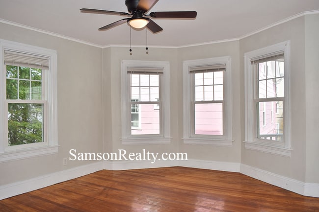 Photo - 329 Williams St Unidad 2Rear Rental