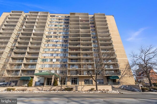 Building Photo - 1401 Pennsylvania Ave Unit 208