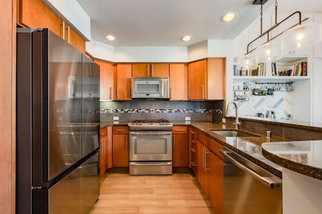 Photo - Modern Art Deco Two Bedroom Condo in Nob Hill