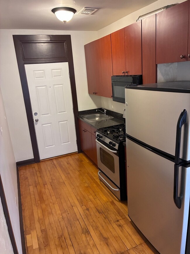 Building Photo - Marquette Unit 7720 -2B